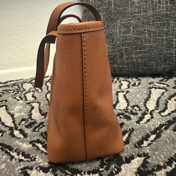 Michael Kors Tan Tote Bag with Gold Logo - Picture 6 of 10